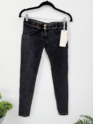 Jeggin Freddy 38 pret eticheta 99 euro