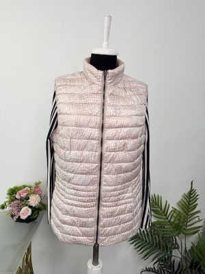 Vesta doua fete Barbara Lebek M