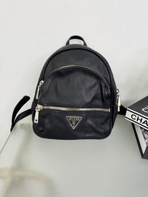 Ghiozdan imitatie piele Guess